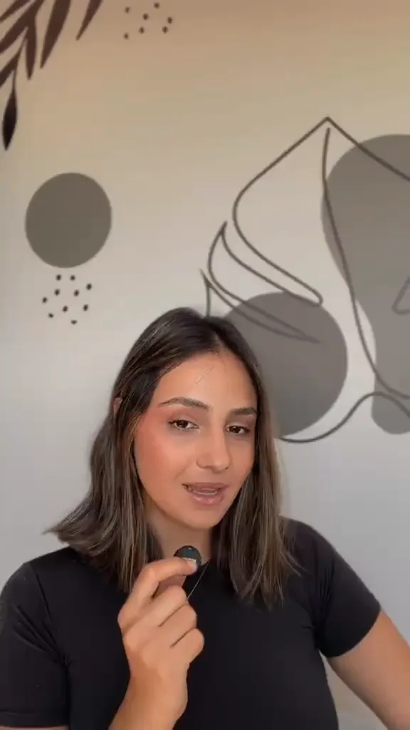 Sabrina Lima, nutricionista, apresentando o Núcleo